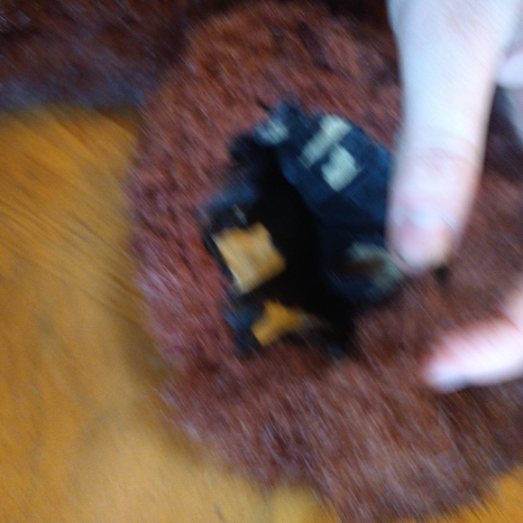 Robert Mann Furs - Picture 5 of 8